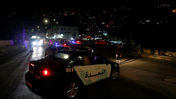 الأمن الأردني في مدينة السلط بعد عملية مداهمة لوكر إرهابيين مشتبهين في تنفيذ تفجير في الفحيص - سبوتنيك عربي