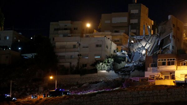 انهيار مبنى في السلط الأردنية خلال مداهمة قوات الأمن لمكان يتحصن فيه إرهابيون - سبوتنيك عربي