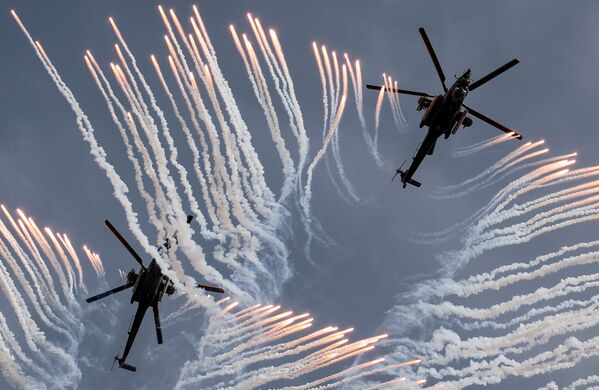 مروحيات مي-28 في سباق أفيادارتس في إطار مسابقة الألعاب العسكرية الدولية أرمي -2018  (الجيش - 2018) في ريازان الروسية - سبوتنيك عربي