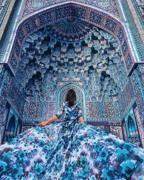 صورة فوتوغرافية للمصورة كريستينا ماكييفا من سلسلة صور فتاة في ثوب في مسجد سان بطرسبورغ، روسيا - سبوتنيك عربي