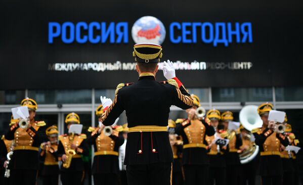 عرض موسيقي لفرقة الأوركسترا العسكرية المركزية التابعة لوزارة الدفاع الروسية في وكالة الأنباء الدولية روسيا سيغودنيا - سبوتنيك عربي