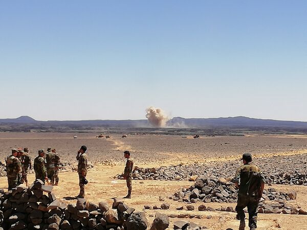 الجيش السوري يقتحم جيب داعش الأخير ببادية السويداء.. والتنظيم قيد الانهيار الجيش السوري يقتحم جيب داعش الأخير ببادية السويداء.. والتنظيم قيد الانهيار - سبوتنيك عربي