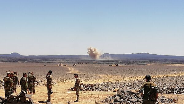 الجيش السوري يقتحم جيب داعش الأخير ببادية السويداء.. والتنظيم قيد الانهيار - سبوتنيك عربي