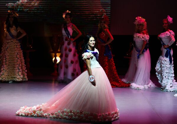 المشاركات في مسابقة ملكة جمال روسيا للسيدات 2018 في قاعة بلانيتا كا في إن في موسكو - سبوتنيك عربي