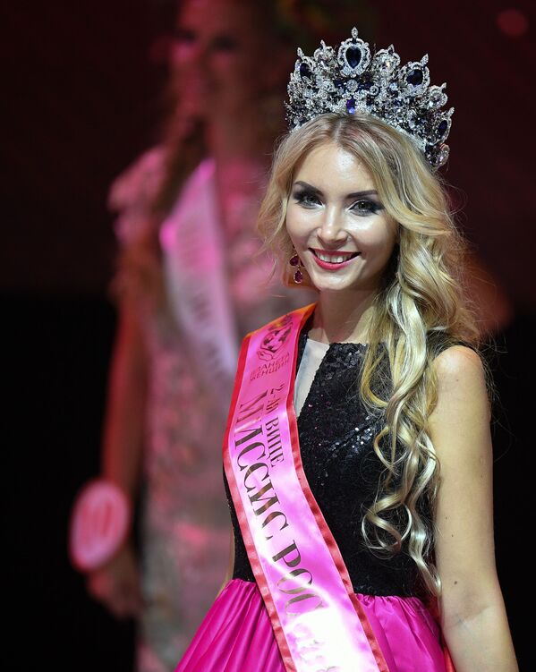 يفغينيا بورلو (غلينجيك) خلال نهائي مسابقة ملكة جمال روسيا للسيدات لعام 2018 في موسكو - سبوتنيك عربي