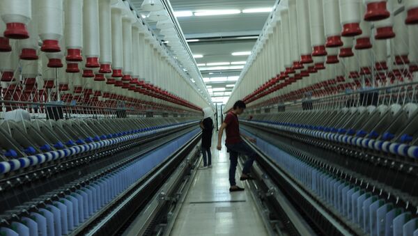 مصنع النسيج في المركز الصناعي شيخ النجار في محافظة حلب يعود للعمل مرة أخرى - سبوتنيك عربي