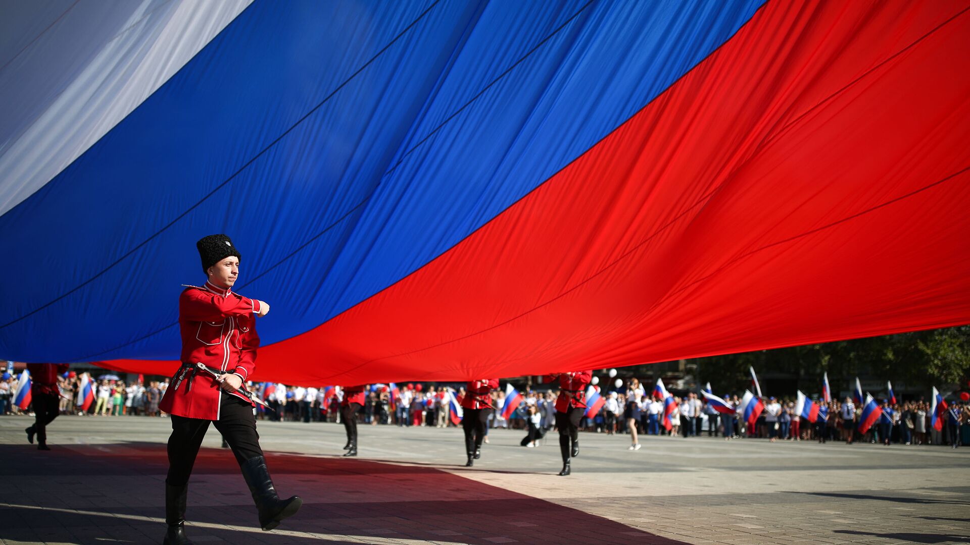 مراسم الاحتفال بيوم علم روسيا الاتحادية في كراسنودار - سبوتنيك عربي, 1920, 20.04.2021