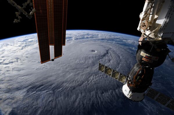 صورة لإعصار لاين في هاواي من  متن محطة الفضاء الدولية - التقطها رائد فضاء ريكي أرنولد، 22 أغسطس/ آب 2018 - سبوتنيك عربي