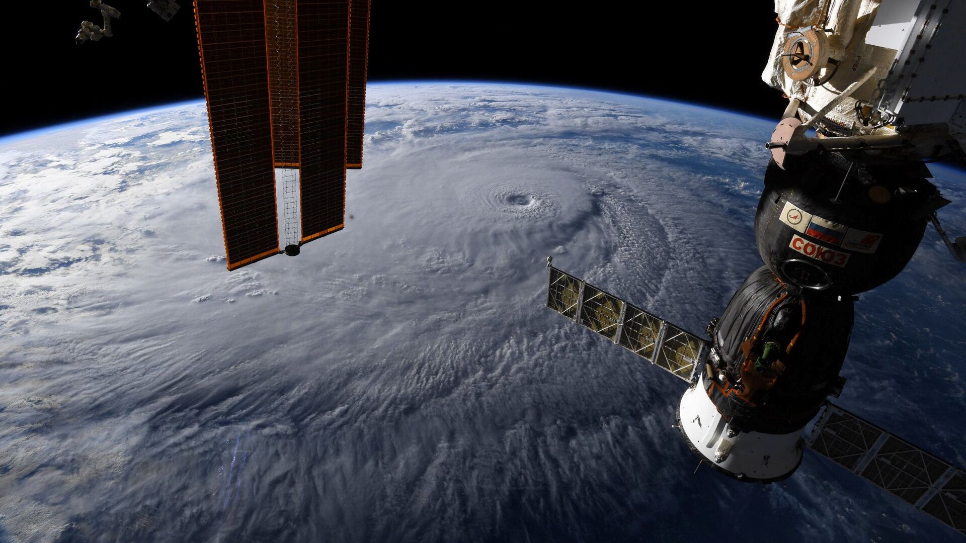 صورة لإعصار لاين في هاواي من على متن محطة الفضاء الدولية - التقطها رائد فضاء ريكي أرنولد، 22 أغسطس/ آب 2018 - سبوتنيك عربي, 1920, 16.06.2021