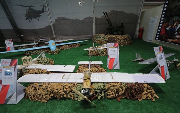 طائرة بدون طيار (من صنع المسلحين) في معرض الأسلحة التي تم حجزها من المسلحين في سوريا، كجزء من المنتدى الفني العسكري الدولي الرابع أرمي 2018 (الجيش 2018) في كوبينكا - سبوتنيك عربي