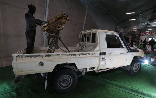 سيارة في معرض الأسلحة التي تم حجزها من المسلحين في سوريا، كجزء من المنتدى الفني العسكري الدولي الرابع أرمي 2018 (الجيش 2018) في كوبينكا - سبوتنيك عربي