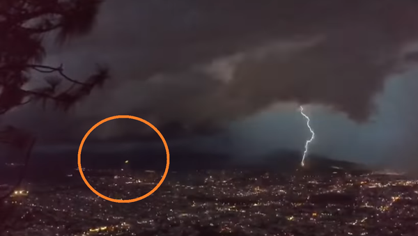 سقوط صحن طائر على مدينة في المكسيك خلال عاصفة ليلية - سبوتنيك عربي