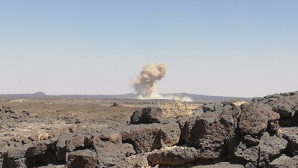 مدفعية الجيش السوري تزلزل داعش في كيلومتراته الأخيرة ببادية السويداء - سبوتنيك عربي