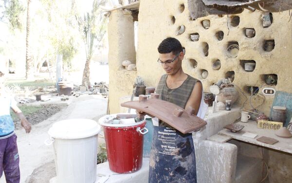 صناعة الخزف في قرية تونس المصرية - سبوتنيك عربي