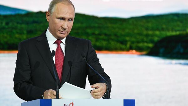 الرئيس الروسي فلاديمير بوتين في منتدى الإقتصادي الشرقي - سبوتنيك عربي