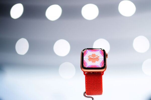 ساعة  آبل الجديدة Apple Watch Series 4 - سبوتنيك عربي