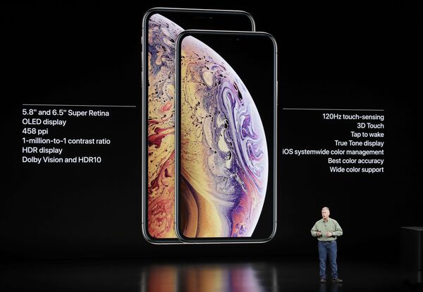 فيليب شيلر ، نائب الرئيس الأول لأبل في قسم التسويق العالمي ، يتحدث عن هواتف iPhone XS و Apple iPhone XS Max ، خلال الإعلان عن منتجات Apple الجديدة في كوبرتينو ، كاليفورنيا. - سبوتنيك عربي