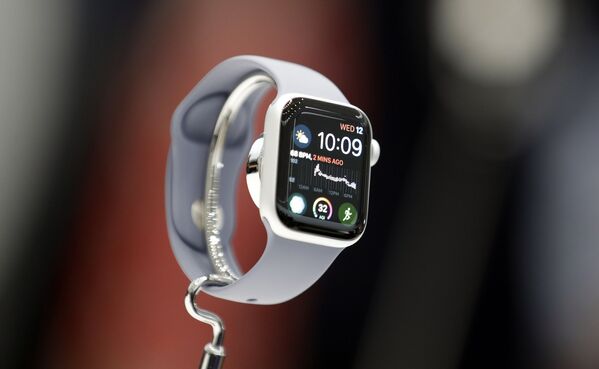 ساعة Apple Watch 4 الجديدة في مسرح ستيف جوبز بمدينة كوبرتينو الأمريكية - سبوتنيك عربي