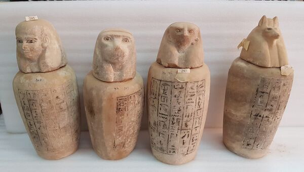 قطع آثرية تم نقلها من جنوب القاهرة إلى المتحف المصري الكبير - سبوتنيك عربي