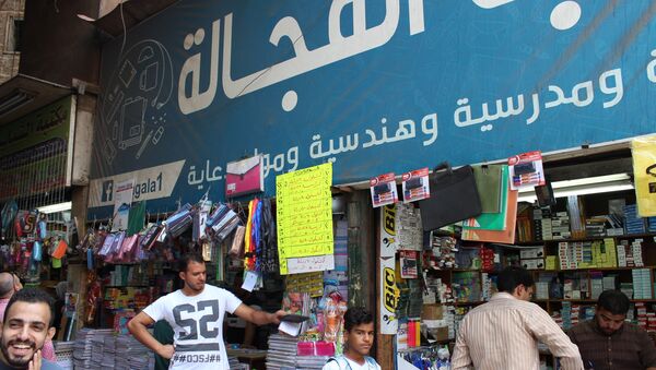 بيع مستلزمات المدارس فى منطقة الفجالة بمصر - سبوتنيك عربي
