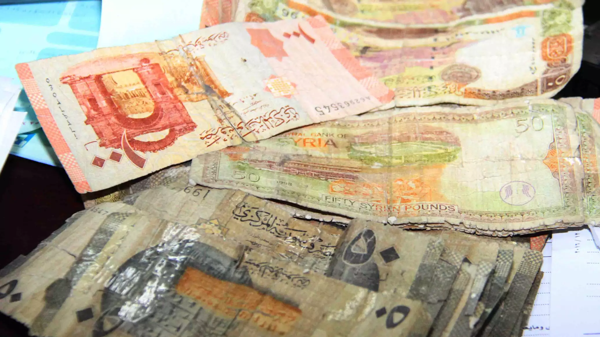 "إجراء تنظيمي"... حاكم مصرف سوريا المركزي يكشف تفاصيل عن العملة الجديدة