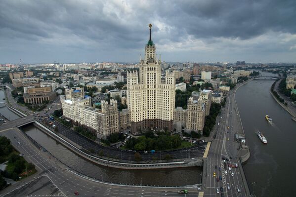 ناطحة السحاب لمبنى سكني يقع على ضفة كوتيلنيتشيسكايا في موسكو - سبوتنيك عربي