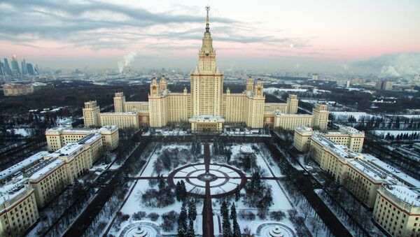 مشهد يطل على المبنى الرئيسي لجامعة موسكو الحكومية في فوروبيوفي غوري (تل الدويري) - سبوتنيك عربي