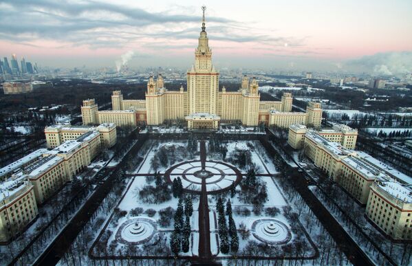 مشهد يطل على المبنى الرئيس لجامعة موسكو الحكومية في فوروبيوفي غوري (تل الدويري) - سبوتنيك عربي