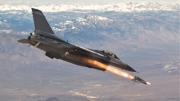 F-16 firing a Maverick missile - سبوتنيك عربي