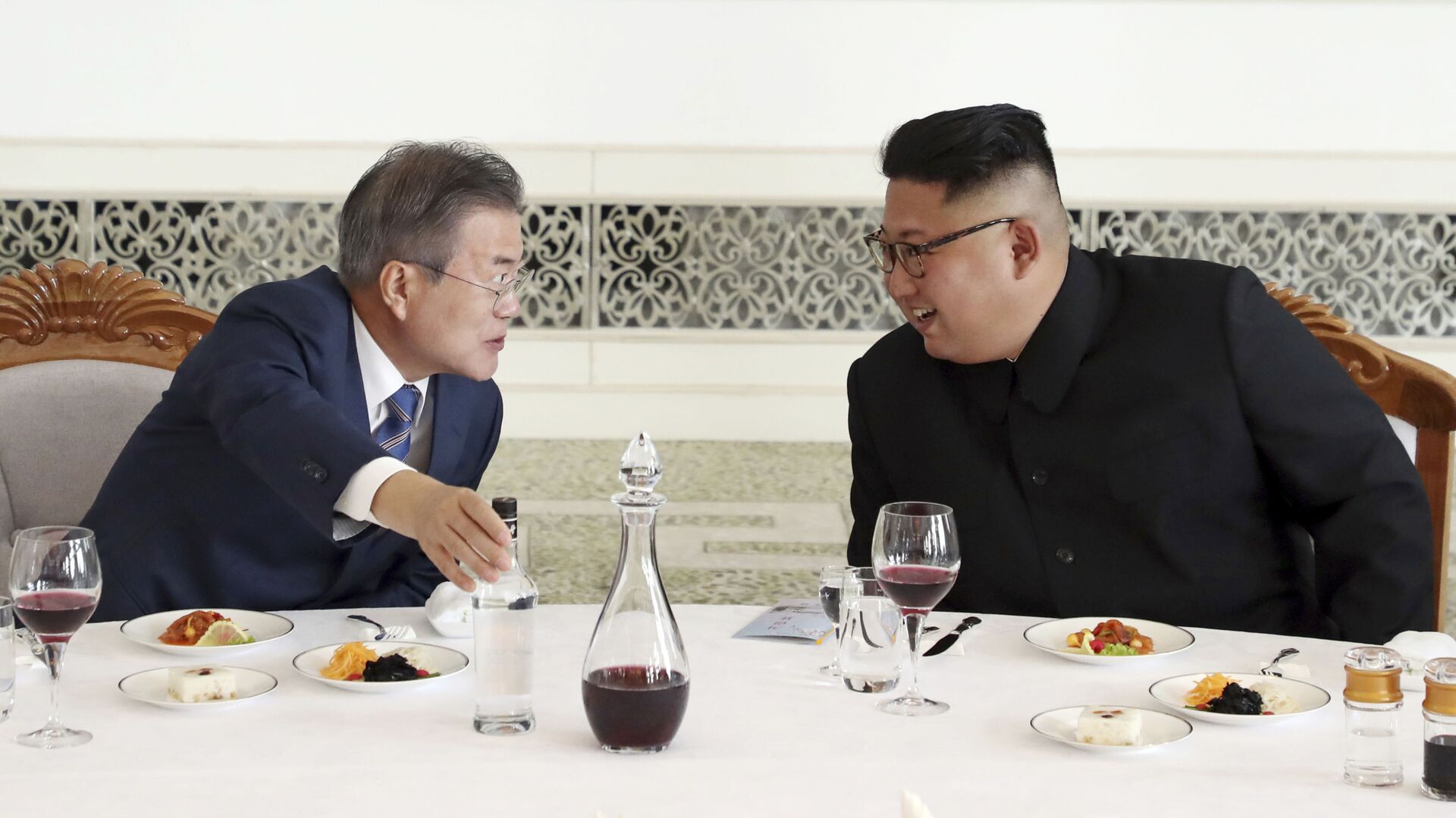زيارة رئيس كوريا الجنوبية مون جاي-إن إلى كوريا الشمالية ولقاء زعيمها كيم جونغ أون في بيونغ يانغ، 19 سبتمبر/ أيلول 2018 - سبوتنيك عربي, 1920, 25.09.2021