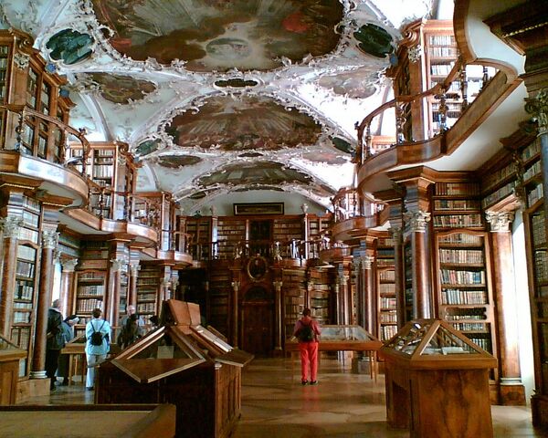 مكتبة دير مكتبة دير سانت غال في سويسرا - سبوتنيك عربي