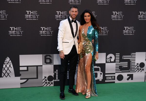 اللاعب الإسباني سيرخيو راموس وزوجته بيلار روديو، خلال مراسم توزيع أفضل جوائز الفيفا لعام 2018 - سبوتنيك عربي