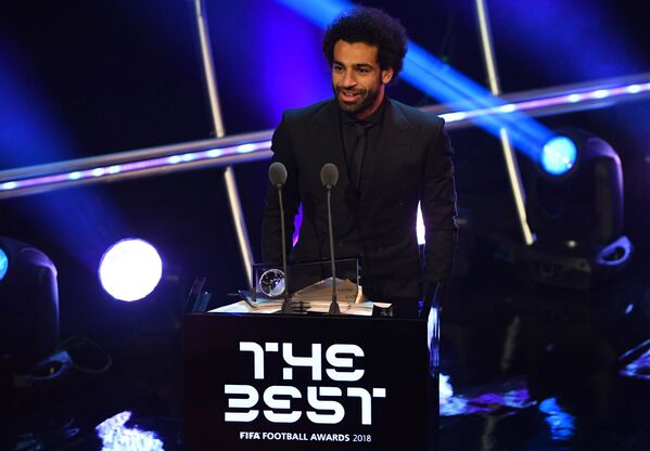 اللاعب المصري محمد صلاح الحاصل على جائزة بوشكاش لأفضل هدف ، خلال حفل توزيع أفضل جوائز الفيفا 2018 - سبوتنيك عربي