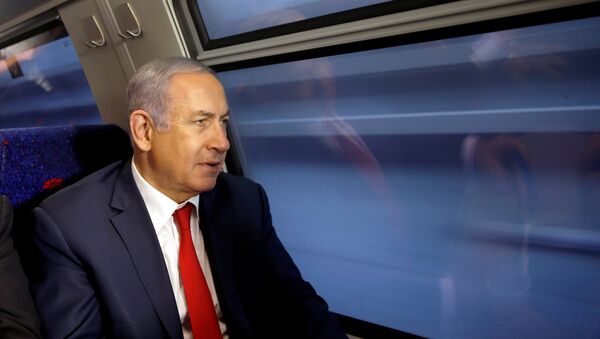 نتنياهو في القطار السريع بين القدس وتل أبيب - سبوتنيك عربي