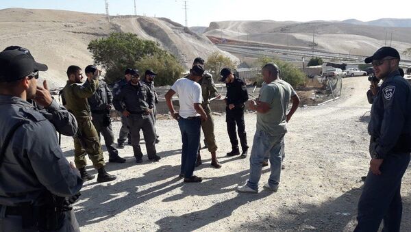 اعتصام الأهالي والمتضامنين الفلسطينيين في قرية الخان الأحمر - سبوتنيك عربي