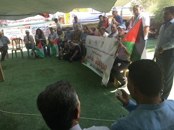 اعتصام الأهالي والمتضامنين الفلسطينيين في قرية الخان الأحمر اعتصام الأهالي والمتضامنين الفلسطينيين في قرية الخان الأحمر - سبوتنيك عربي