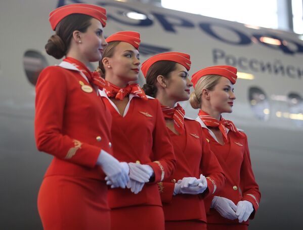 مراسم تسليم طائرات سوخوي سوبرجيت 100 في مطار شيريميتيفو في موسكو - سبوتنيك عربي