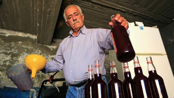 كوركيس إسحاق موشي .. صناعة النبيذ - سبوتنيك عربي