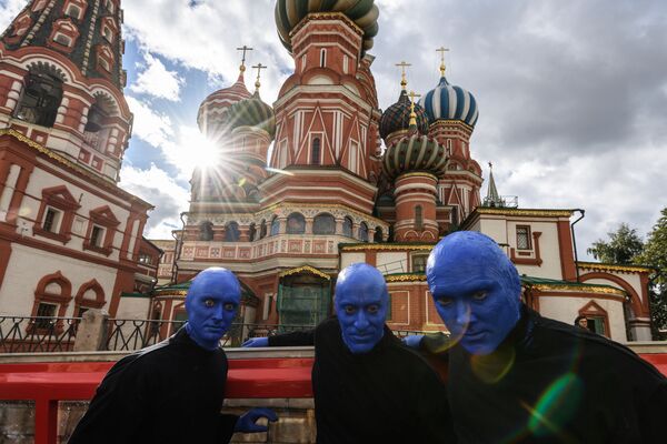 أعضاء فرقة Blue Man Group في موسكو - سبوتنيك عربي