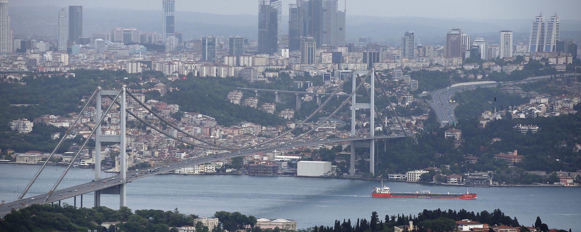 مشهد يطل على جسر البوسفور في اسطنبول، تركيا - سبوتنيك عربي, 1920, 17.03.2021