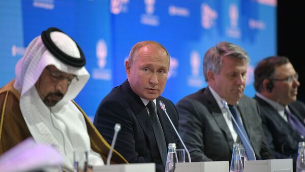 Президент РФ В. Путин принял участие в международном форуме Российская энергетическая неделя - سبوتنيك عربي