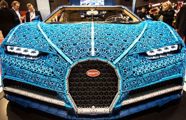 عرض نسخة لسيارة شركة ليغو (LEGO ) موديل ( Bugatti Chiron) الجديدة معرض السيارات الدولي مونديال دو لوتوموبيل في باريس، أكتوبر/ تشرين الأول 2018 - سبوتنيك عربي