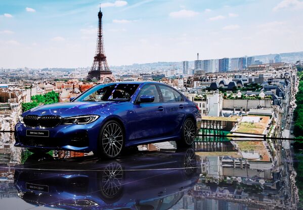 عرض موديل سيارة بي إم دبل يو 3 (BMW 3) الجديدة معرض السيارات الدولي مونديال دو لوتوموبيل في باريس، 2 أكتوبر/ تشرين الأول 2018 - سبوتنيك عربي