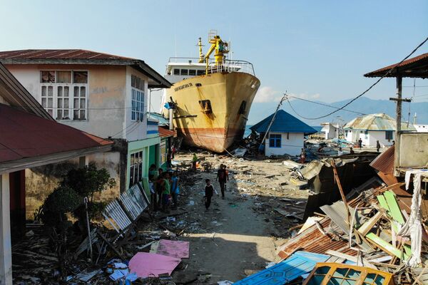 آثار الهزة الأرضية وتسونامي الذين ضربا جزيرة سولاويسي، وسط إندونيسيا، 3 أكتوبر/ تشرين الأول 2018 - سبوتنيك عربي