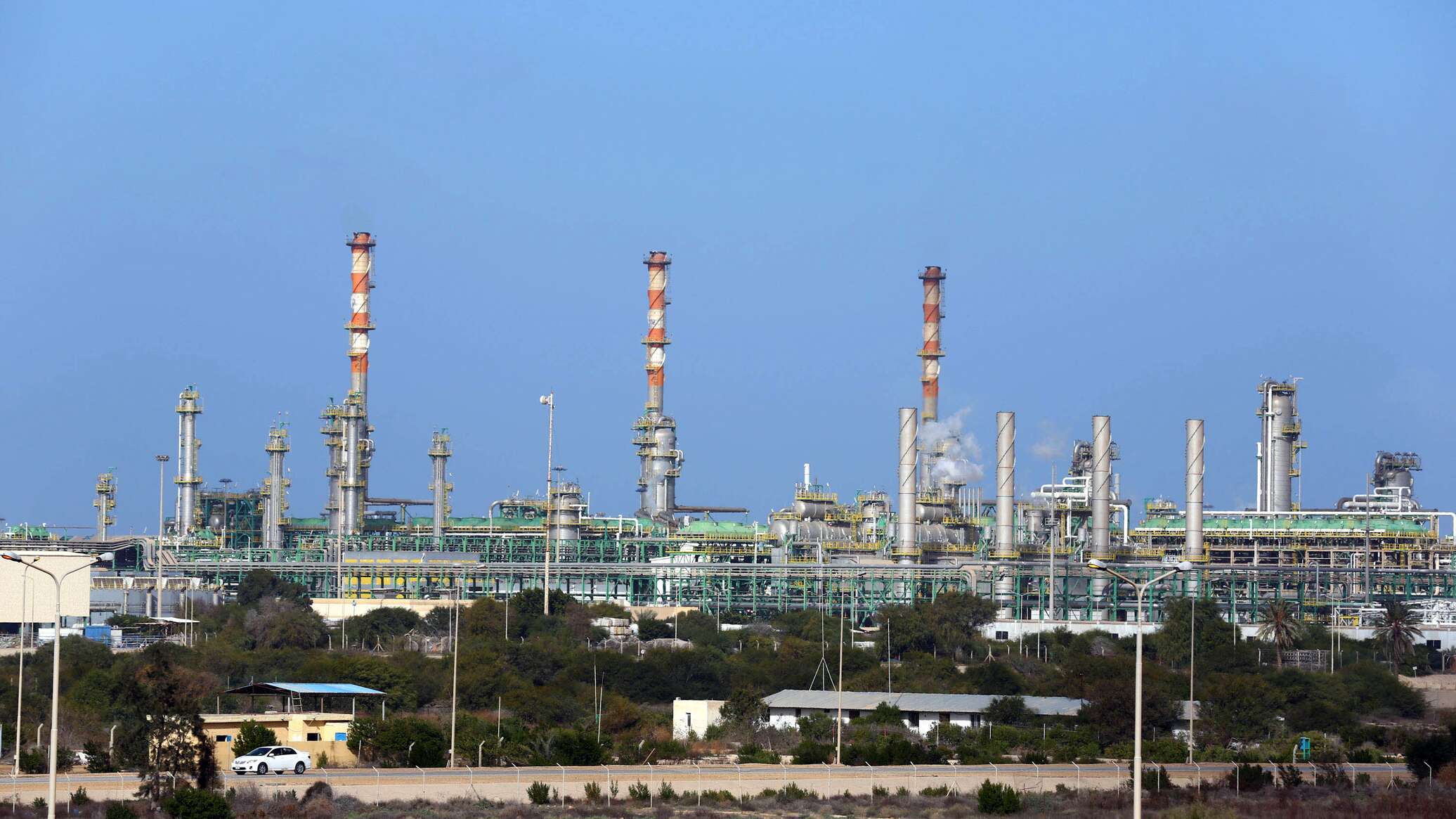 تحذيرات من استمرار إغلاق حقل "الشرارة النفطي" في ليبيا.. ما تأثيراته؟