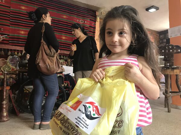 نظمت في مدينة مصياف مبادرة هي الأولى من نوعها تهتم بتسويق سلع من إنتاج أو تصنيع عدد من جرحى الجيش السوري. نظمت في مدينة مصياف مبادرة هي الأولى من نوعها تهتم بتسويق سلع من إنتاج أو تصنيع عدد من جرحى الجيش السوري. - سبوتنيك عربي