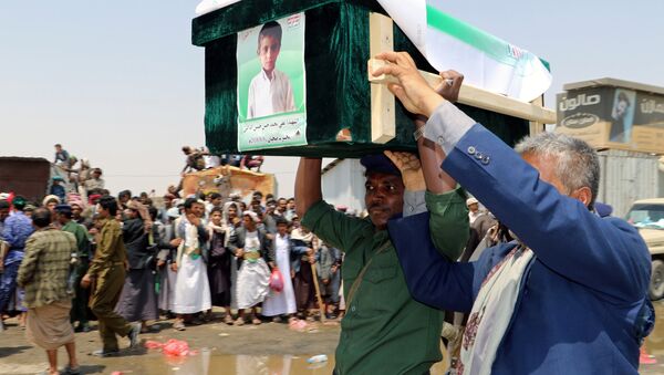 تشييع طفل يمني قتل في غارات التحالف الذي تقوده السعودية - سبوتنيك عربي