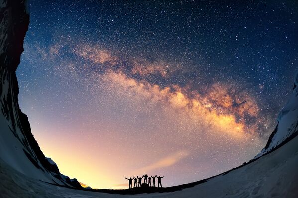 سياح يشاهدون مجرة درب التبانة في جبال نيبال - سبوتنيك عربي