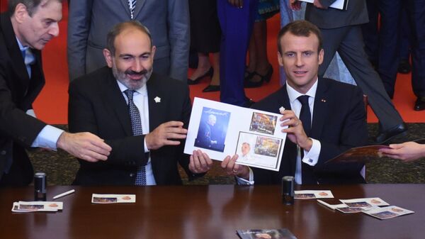 الرئيس الفرنسي، إيمانويل ماكرون و رئيس الوزراء الأرميني، نيكول باشينيان - سبوتنيك عربي