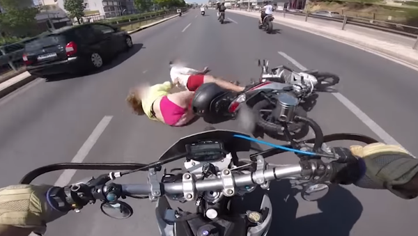 فتاة تندم على ركوبها دراجة هوائية - سبوتنيك عربي